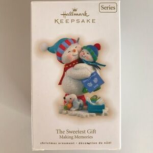 Hallmark Keepsake The Sweetest Gift Snowman Ornament 2009